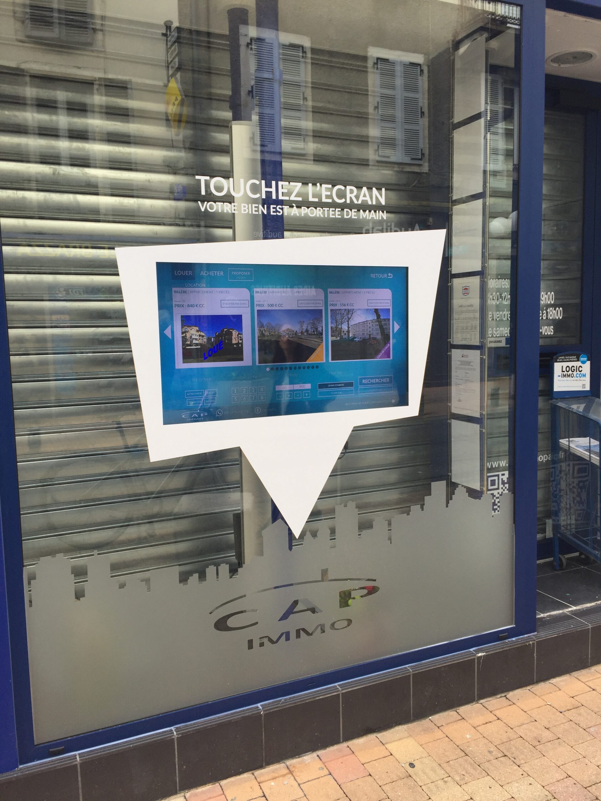 Vitrine tactile agence immobiliere